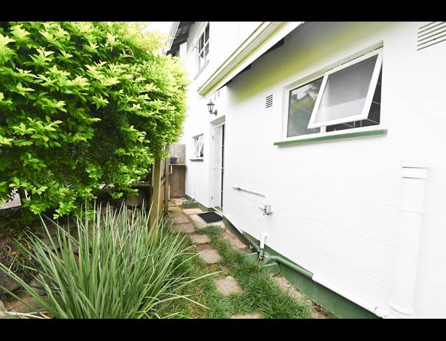 1 BEDROOM SIMPLEX FOR SALE IN THE WOLDS